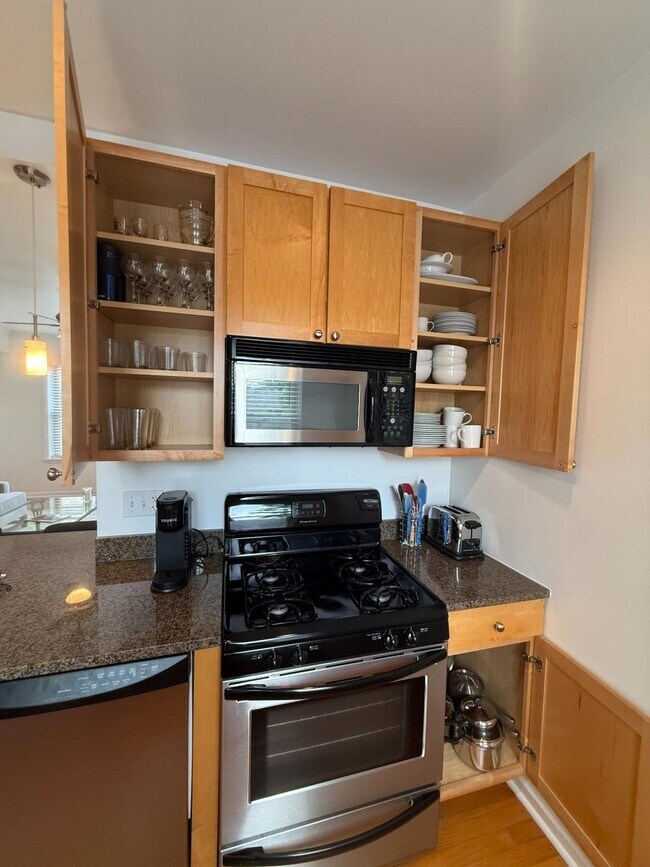 Foto del edificio - 1733 W Balmoral Ave