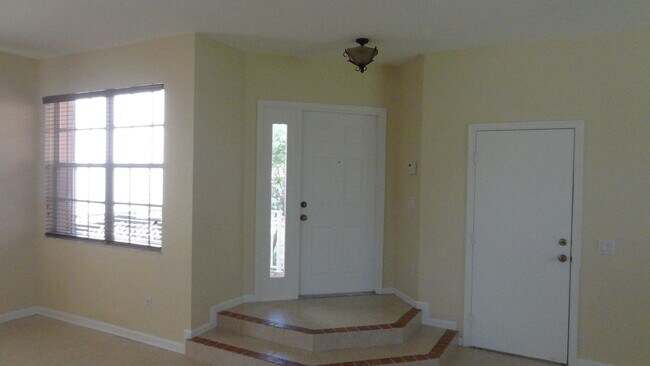 Building Photo - 5404 Sunseeker Blvd