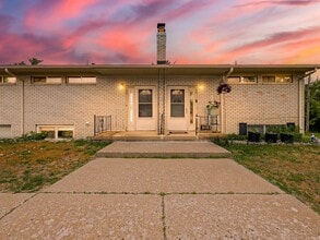 Building Photo - 132 Huronview Ct