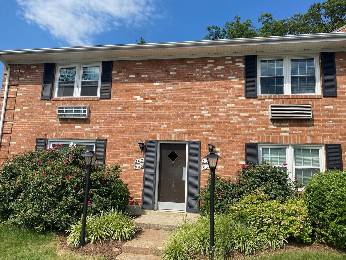 Primary Photo - 306 E Furman Dr