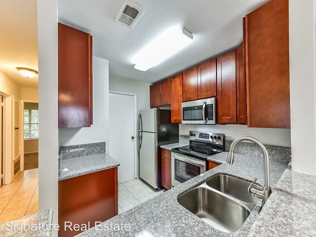 Building Photo - 13902 Buckingham Dr
