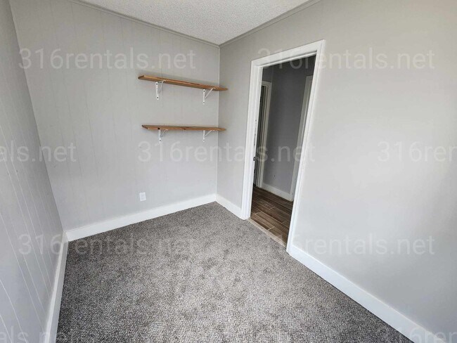 Foto del edificio - $1250 - 3 bedroom / 1 bathroom - Single Fa...