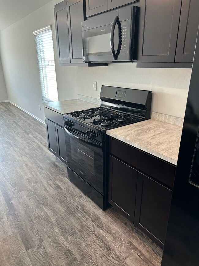 Building Photo - NEWER Four Bedroom | Two Bath Home in Southbrook