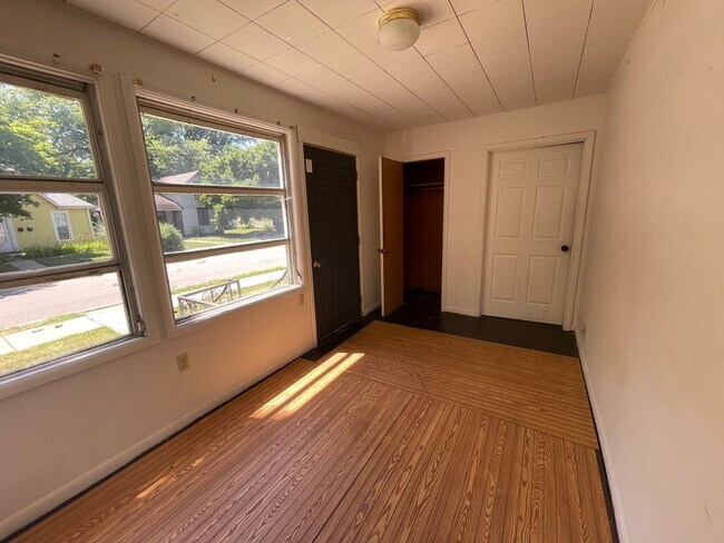 Foto del edificio - 416 Dodge St