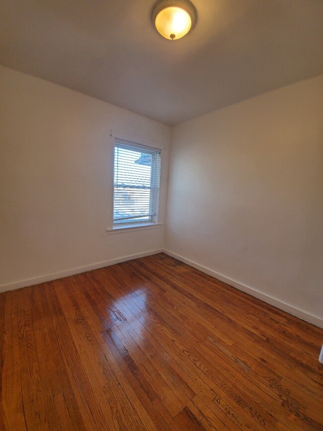 Foto del edificio - 3303 W Potomac Ave