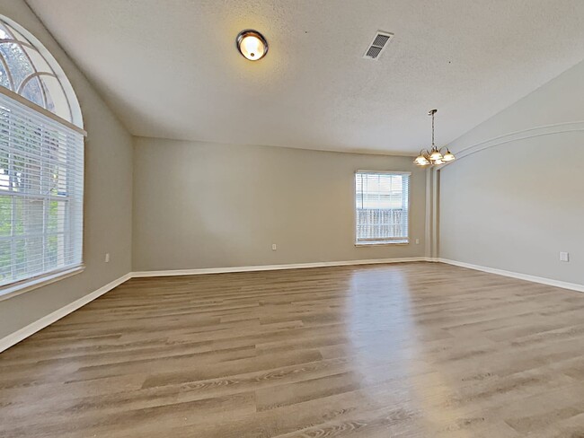 Building Photo - 13702 Hawkeye Dr