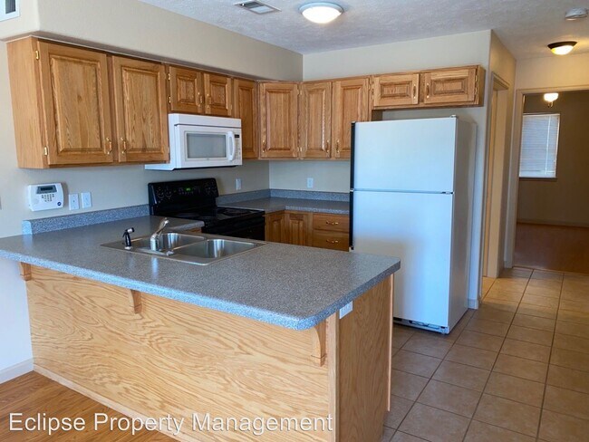 Building Photo - 3 br, 2 bath House - 222 W Fourth St