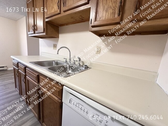 Foto del edificio - 1673 Tiki Ln