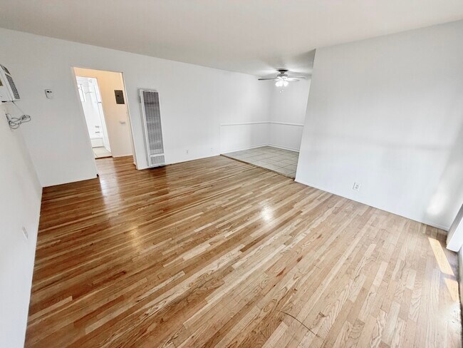 Foto del edificio - 230 S Del Mar Ave