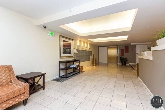 Foto del edificio - TRANQUIL 2BD/2BA CONDO WITH COURTYARD VIEW...