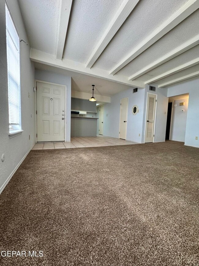 Building Photo - 6201 Escondido Dr