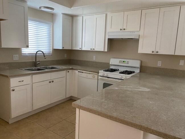 Foto del edificio - COMING SOON!!  3 bedroom 2 bath Duplex in ...
