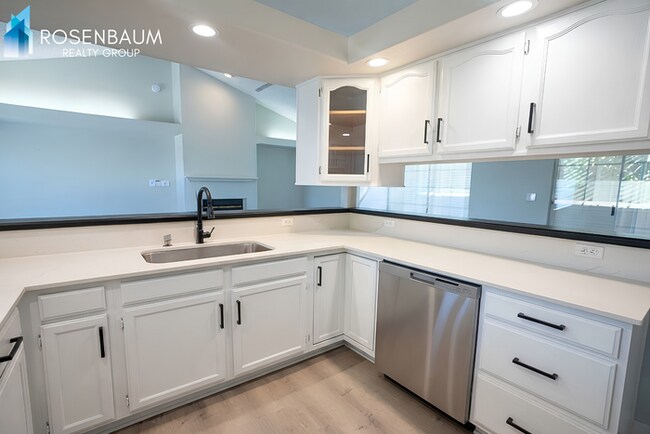 Foto del edificio - Charming 3-beds, 2-baths ranch-style home on a scenic hillside in Prescott Valley!