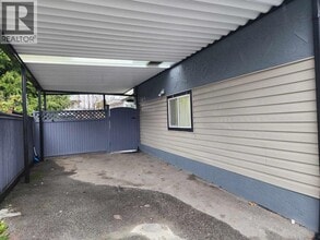 Building Photo - 120B 120b Ave