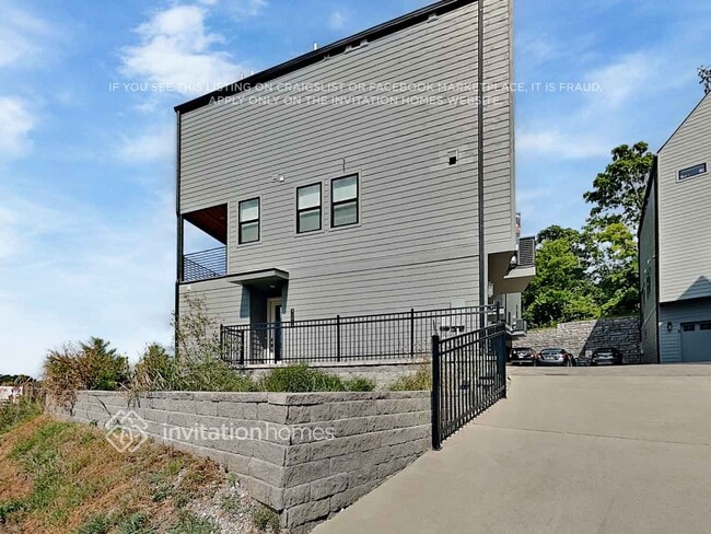 Building Photo - 428 38th Ave N