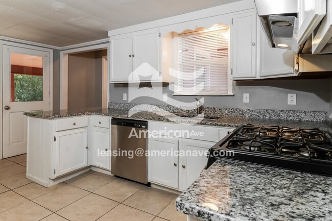 Foto del edificio - 1318 E Woodruff Ave