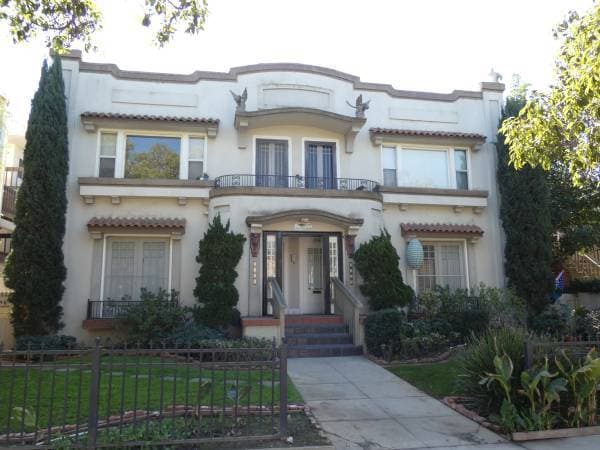 Building Photo - 1756 E 2nd St