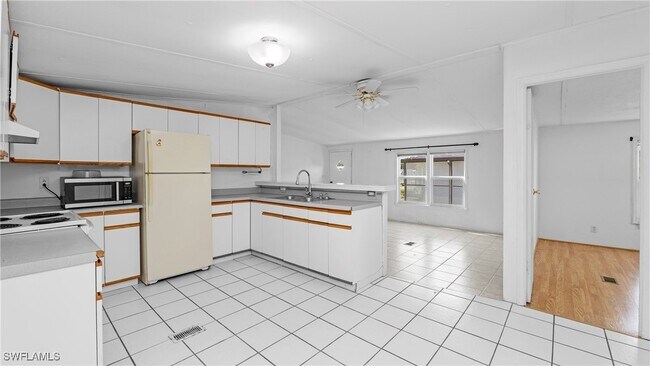 Foto del edificio - 111 Grassy Key Ln