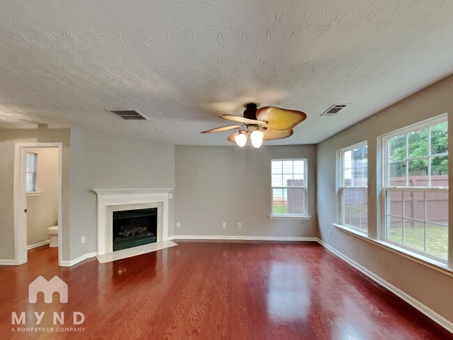 Building Photo - 2260 Valley Creek Dr
