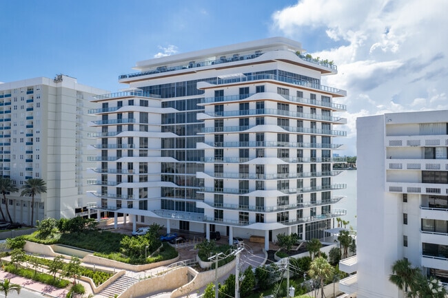 Monaco Yatch Club & Residences