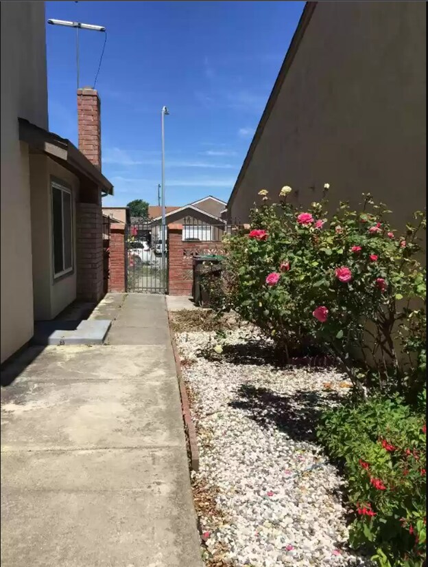 Foto del edificio - 1122 Duzmal Ave