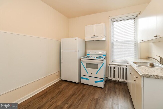 Building Photo - 2047 S 60th St