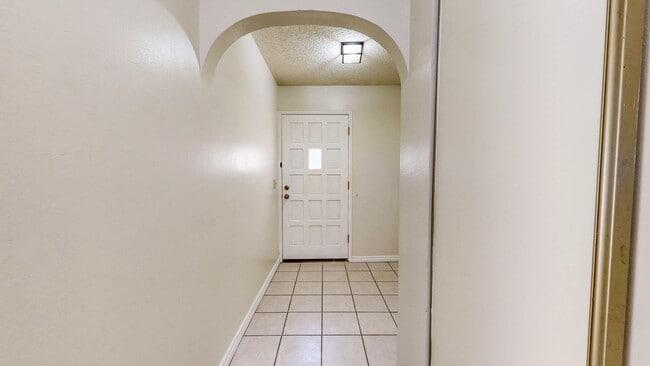 Foto del edificio - Bright and Beautiful 2 Bedroom 2 Full Bath...