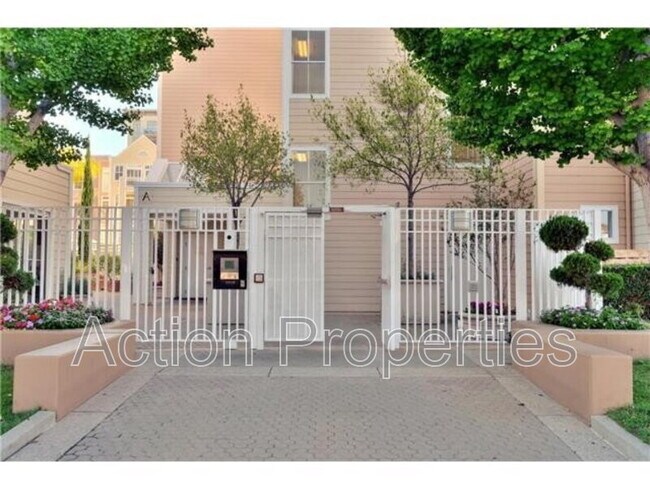 Foto del edificio - 550 Ortega Ave