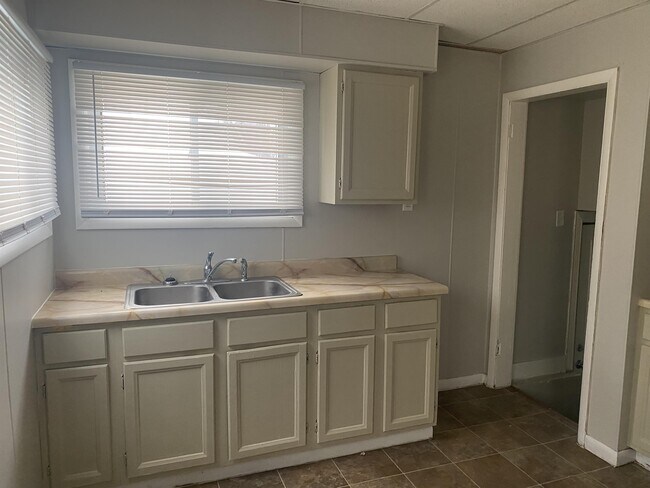 Foto del edificio - 3756 Tyler St
