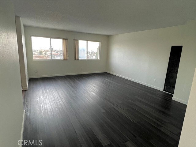Foto del edificio - 1279 W 24th St