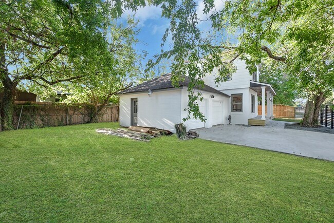 Building Photo - 6211 Culberson St