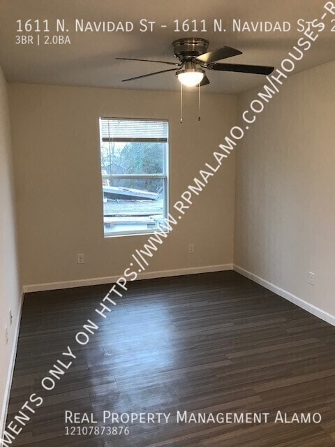 Building Photo - 1611 N Navidad St