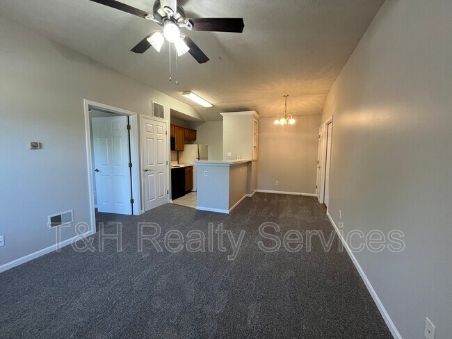 Foto del edificio - 177 Andrews Blvd