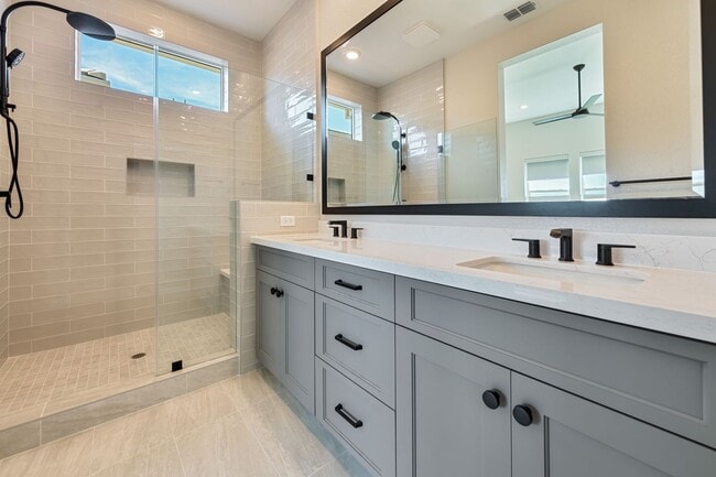 Foto del edificio - Single-Story Folsom Rental Backing to Greenbelt in Regency 55+!