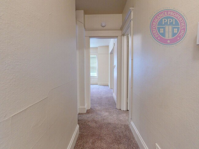 Foto del edificio - 2430 & 2432 SE Morrison Street