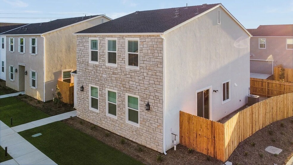 Brand-New 3BD/2.5BA Home in Southwest Bakersfield Modern Finishes, Solar & 2-Car Garage
