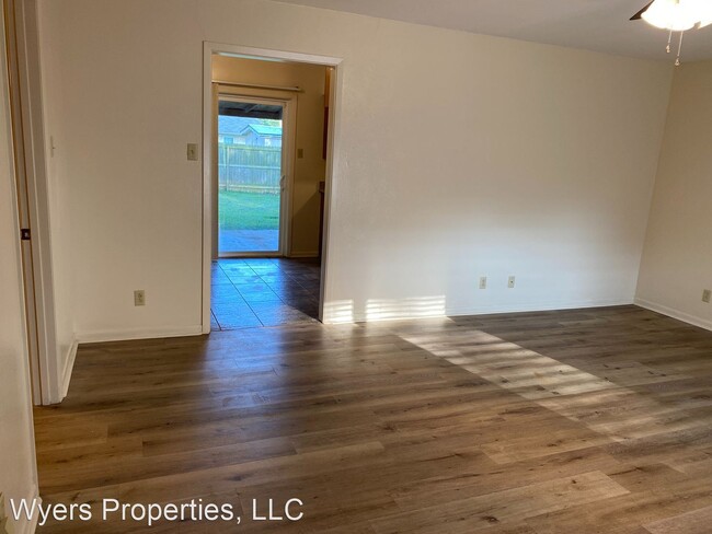 Building Photo - 3 br, 2 bath House - 606 Golfcrest Drive