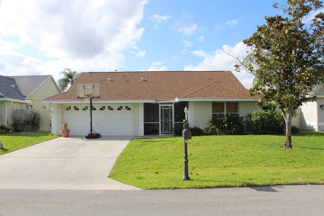 Primary Photo - 12872 Meadowbend Dr