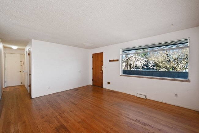 Photo - Mcgraw Triplex Apartment