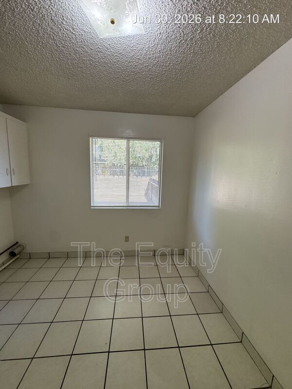 Foto del edificio - 529 E Kaweah Ave