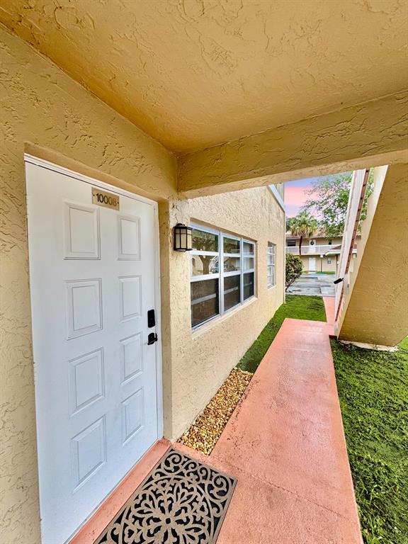 Foto del edificio - 10008 Twin Lakes Dr