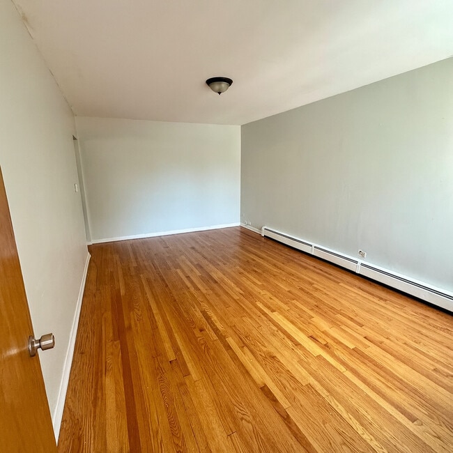 Building Photo - 6235 N Mozart St