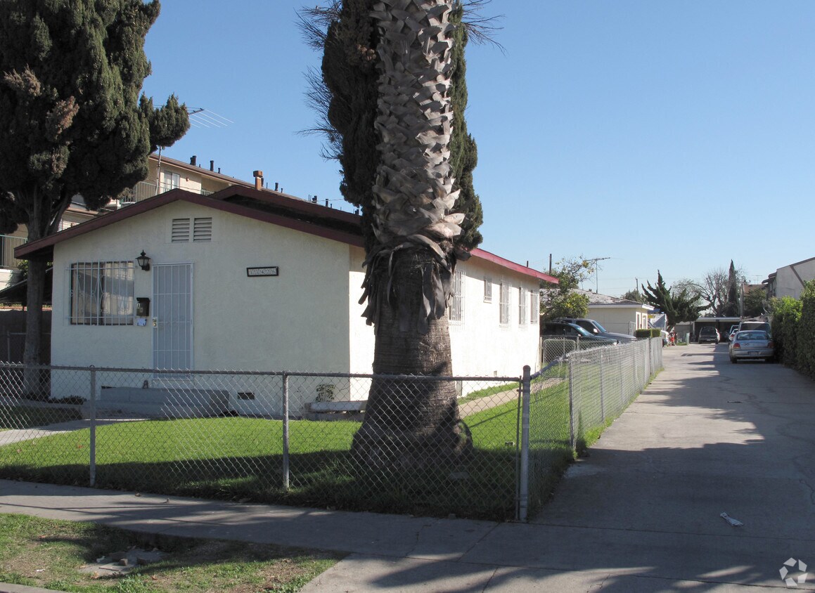 Primary Photo - 13426 Doty Ave