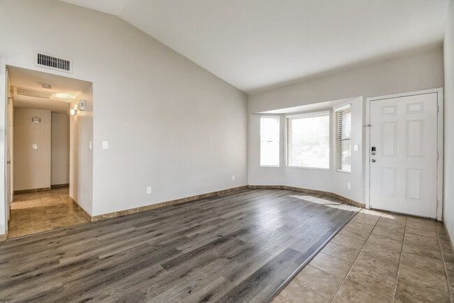 Foto del edificio - 1811 N Cheri Lynn Dr