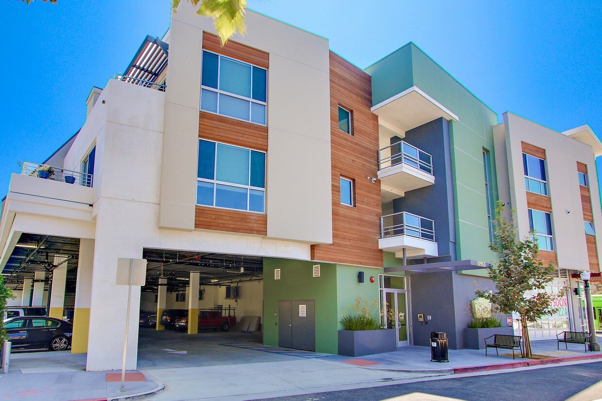 11955 W Washington Blvd, Los Angeles, CA 90066 11955 W Washington