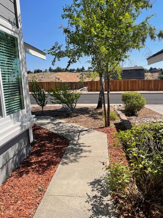 Building Photo - COMING SOON! Beautiful Home with Stunning ...