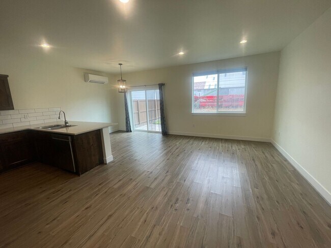 Foto del edificio - Modern Three Bedroom Duplex in Lebanon!