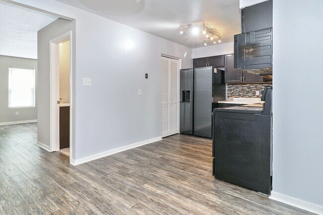 Building Photo - 2140 Kimball Cir