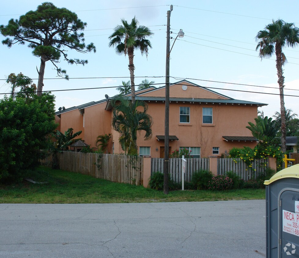Foto del edificio - 720 SE 14th Ct