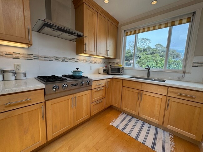 Building Photo - Single Family Home in Prime Sunset Location!